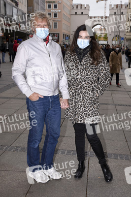 Gerhard Leinauer und Alexandra Polzin beim Shopping in München