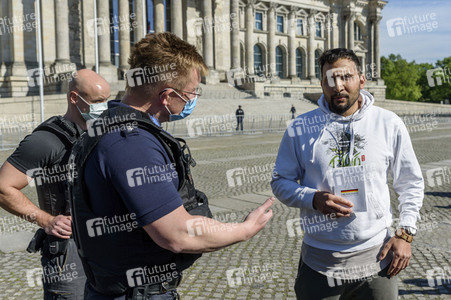 Spontanprotest von Gegnern der Corona-Beschränkungen in Berlin