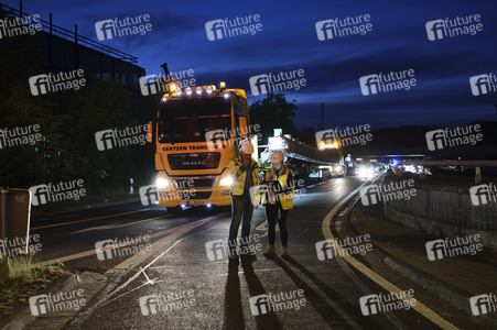 Errichtung der Verbindungsbrücke am Continentalgebäude in Hannover