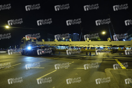 Errichtung der Verbindungsbrücke am Continentalgebäude in Hannover