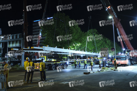 Errichtung der Verbindungsbrücke am Continentalgebäude in Hannover