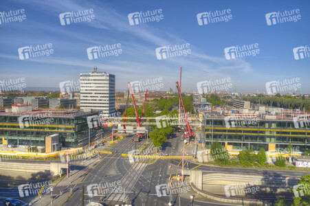 Errichtung der Verbindungsbrücke am Continentalgebäude in Hannover
