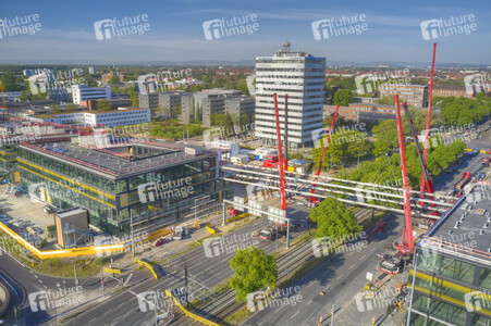 Errichtung der Verbindungsbrücke am Continentalgebäude in Hannover