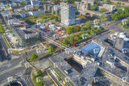 Errichtung der Verbindungsbrücke am Continentalgebäude in Hannover