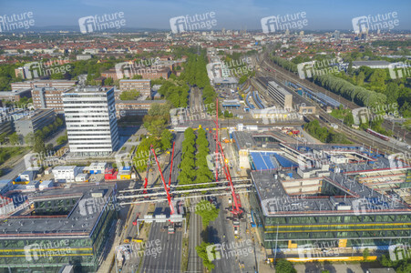 Errichtung der Verbindungsbrücke am Continentalgebäude in Hannover