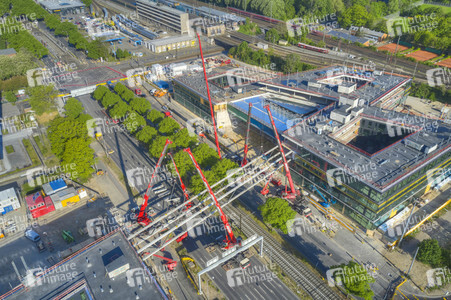 Errichtung der Verbindungsbrücke am Continentalgebäude in Hannover