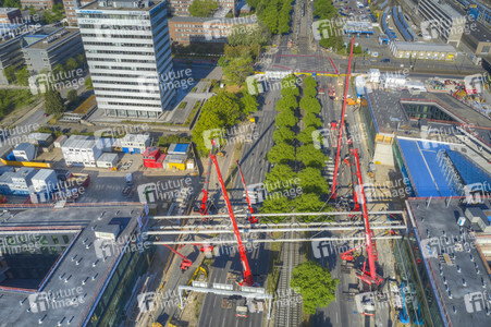 Errichtung der Verbindungsbrücke am Continentalgebäude in Hannover