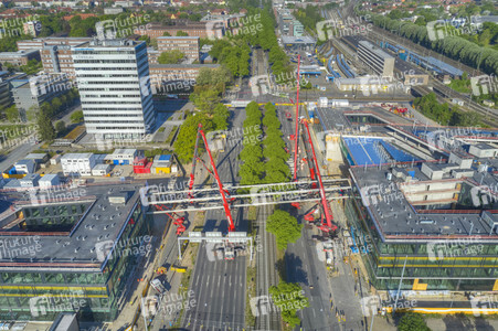 Errichtung der Verbindungsbrücke am Continentalgebäude in Hannover