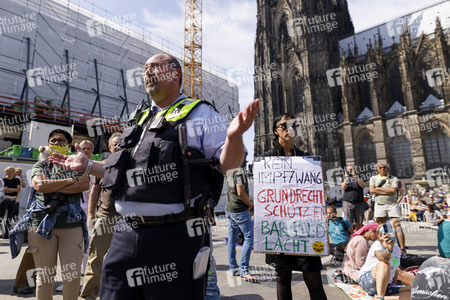 Demo gegen Corona-Maßnahmen in Köln