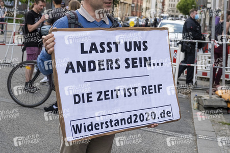 Protest gegen die Einschränkung der Grundrechte in Berlin