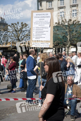 Demo gegen die Einschränkung der Grundrechte in Hamburg