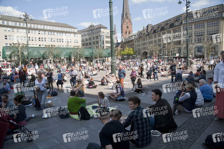 Demo gegen die Einschränkung der Grundrechte in Hamburg