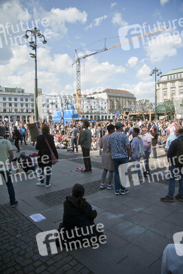 Demo gegen die Einschränkung der Grundrechte in Hamburg