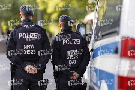 Menschenkette 'Für die Grundrechte unter Corona einstehen' in Köln