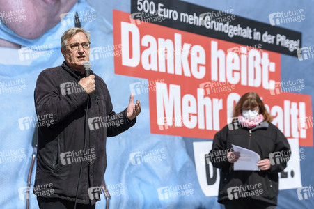 Kundgebung von Die Linke gegen den Pflegenotstand in Berlin