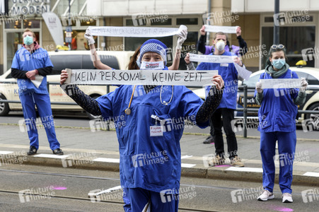 Demonstration vom Aktionsbündnis 'Gesundheit ohne Profite' in Berlin
