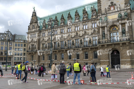 Demonstration der Beautybranche und Tattoostudios in Hamburg