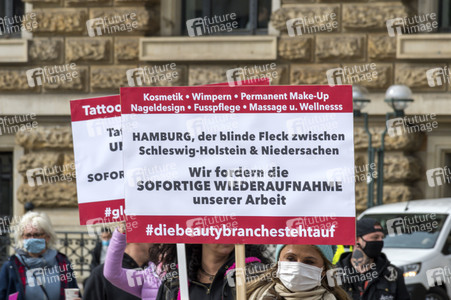 Demonstration der Beautybranche und Tattoostudios in Hamburg