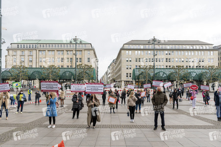 Demonstration der Beautybranche und Tattoostudios in Hamburg