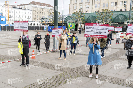 Demonstration der Beautybranche und Tattoostudios in Hamburg