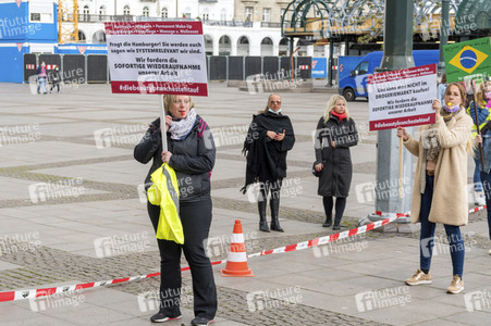 Demonstration der Beautybranche und Tattoostudios in Hamburg