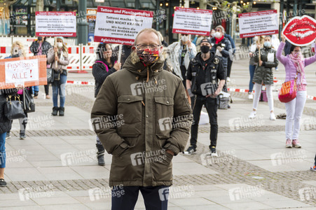 Demonstration der Beautybranche und Tattoostudios in Hamburg