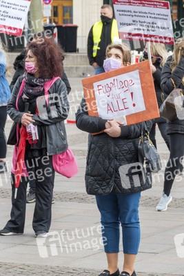 Demonstration der Beautybranche und Tattoostudios in Hamburg
