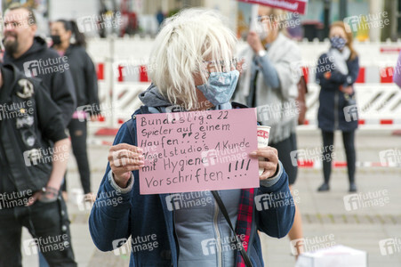 Demonstration der Beautybranche und Tattoostudios in Hamburg