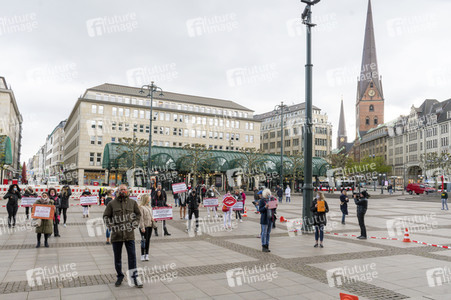 Demonstration der Beautybranche und Tattoostudios in Hamburg