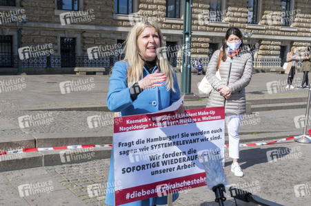 Demonstration der Beautybranche und Tattoostudios in Hamburg