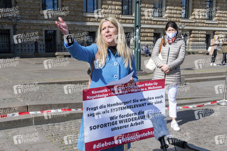 Demonstration der Beautybranche und Tattoostudios in Hamburg