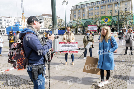 Demonstration der Beautybranche und Tattoostudios in Hamburg