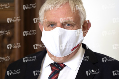 Karl-Josef Laumann besucht ein Caritas-Pflegeheim in Düsseldorf