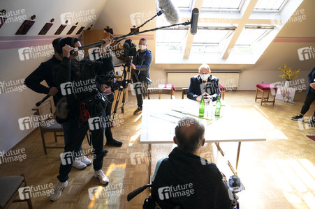 Karl-Josef Laumann besucht ein Caritas-Pflegeheim in Düsseldorf