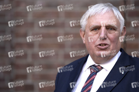 Karl-Josef Laumann besucht ein Caritas-Pflegeheim in Düsseldorf