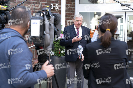 Karl-Josef Laumann besucht ein Caritas-Pflegeheim in Düsseldorf