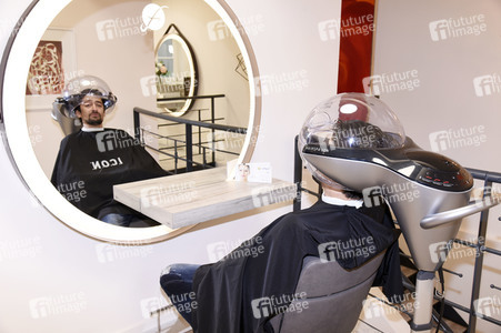 Friseurbesuch von Adrian Can in München