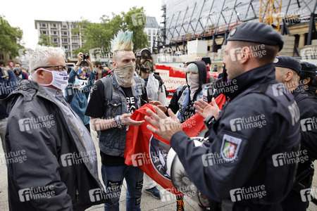 Corona-Demos in Köln