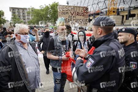 Corona-Demos in Köln