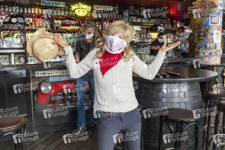Wiedereröffnung der Rockkneipe 'Zwick St. Pauli' in Hamburg
