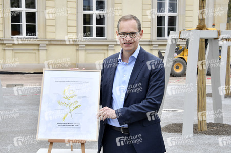 Baumspende für das Umfeld des Humboldt Forums in Berlin