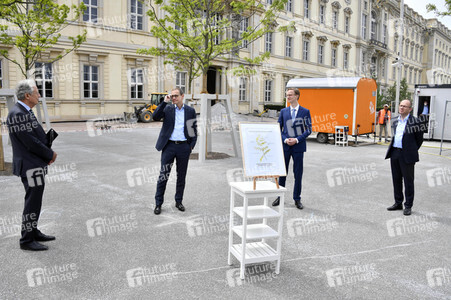 Baumspende für das Umfeld des Humboldt Forums in Berlin