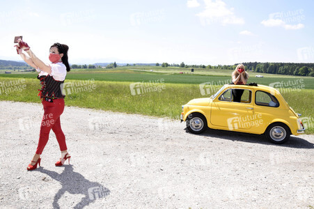 Fototermin mit Isabella Hübner und Angelika Zwerenz in Deining