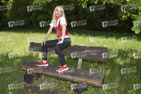 Fototermin mit Isabella Hübner und Angelika Zwerenz in Deining