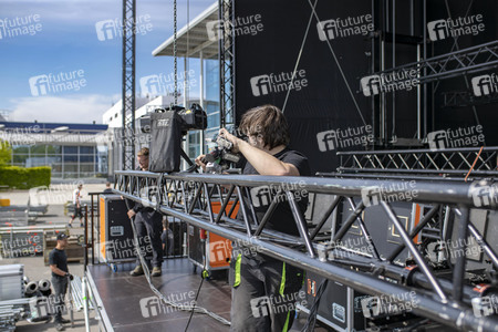 Bühnenaufbau für Autokonzerte in Erfurt