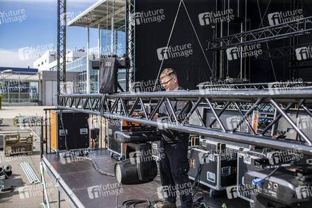 Bühnenaufbau für Autokonzerte in Erfurt