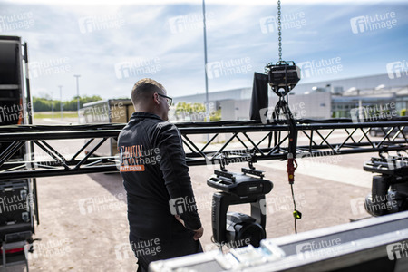 Bühnenaufbau für Autokonzerte in Erfurt
