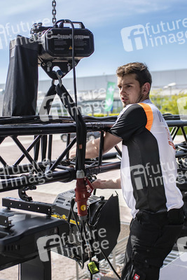 Bühnenaufbau für Autokonzerte in Erfurt