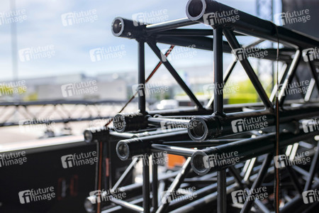 Bühnenaufbau für Autokonzerte in Erfurt