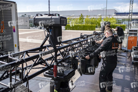 Bühnenaufbau für Autokonzerte in Erfurt